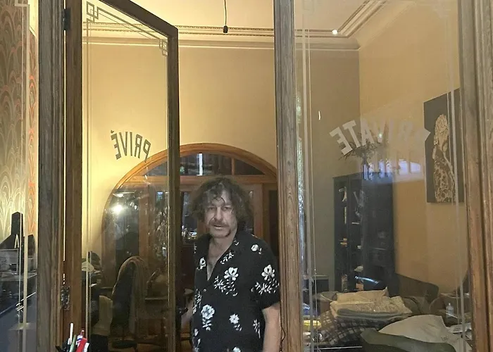 Spacy In Old Townhouse Relaxed Vibe With Late Check-out! ヘント