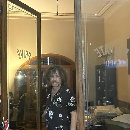 Spacy In Old Townhouse Relaxed Vibe With Late Check-out! Gent