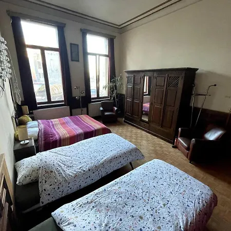 Spacy In Old Townhouse Relaxed Vibe With Late Check-out! Accommodatie bij particulieren Gent